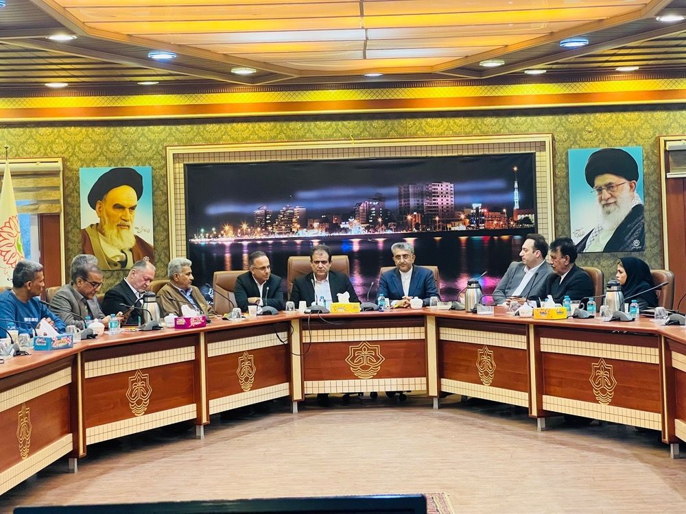 نشست صميمانه رهنما با مربيان هرمزگان؛  تاكيد بر ارتقاي كيفي، حمايت از بانوان و استانداردسازي خانه‌هاي كاراته