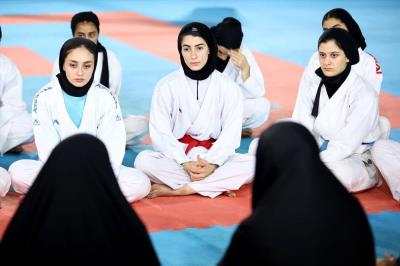 حضور كاظمي پور و فرهادي زاد در تمرين تيم ملي كاراته بانوان