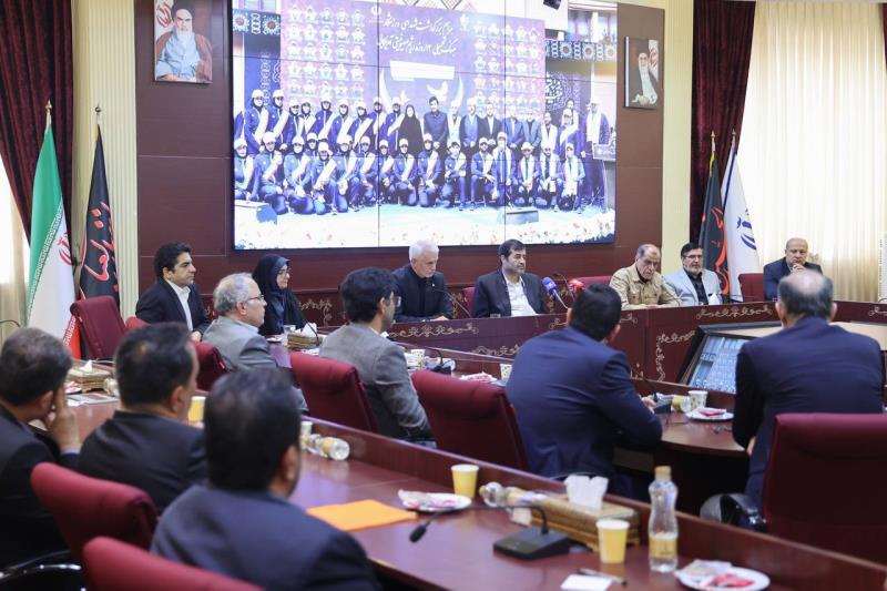 حضور رهنما در جلسه روسای فدراسیون ها با وزیر ورزش و جوانان