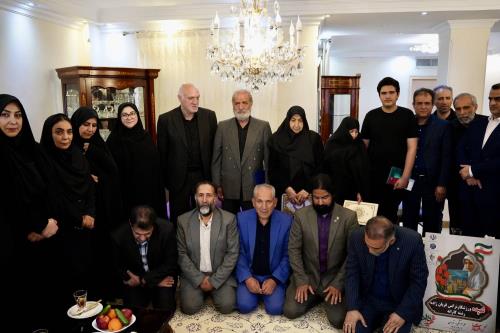 رهنما: راه شهدا را ادامه می‌دهیم