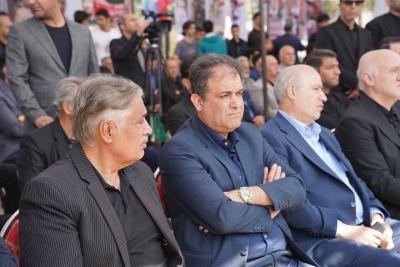 استقبال پر شور خانواده كاراته در مراسم تقدير از خانواده شهداي ورزشكار جنگ رمضان_ قطعه ۴۲ بهشت زهرا (س) 