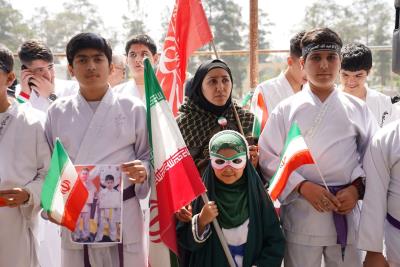 استقبال پر شور خانواده كاراته در مراسم تقدير از خانواده شهداي ورزشكار جنگ رمضان_ قطعه ۴۲ بهشت زهرا (س) 