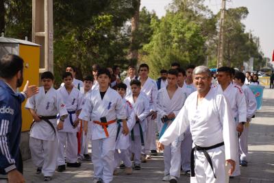 استقبال پر شور خانواده كاراته در مراسم تقدير از خانواده شهداي ورزشكار جنگ رمضان_ قطعه ۴۲ بهشت زهرا (س) 