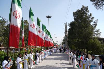 استقبال پر شور خانواده كاراته در مراسم تقدير از خانواده شهداي ورزشكار جنگ رمضان_ قطعه ۴۲ بهشت زهرا (س) 