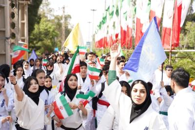 استقبال پر شور خانواده كاراته در مراسم تقدير از خانواده شهداي ورزشكار جنگ رمضان_ قطعه ۴۲ بهشت زهرا (س) 