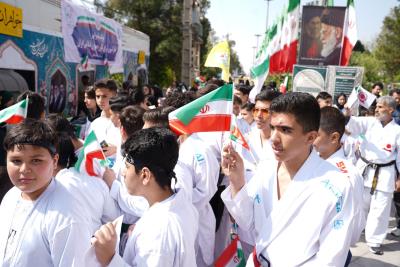 استقبال پر شور خانواده كاراته در مراسم تقدير از خانواده شهداي ورزشكار جنگ رمضان_ قطعه ۴۲ بهشت زهرا (س) 