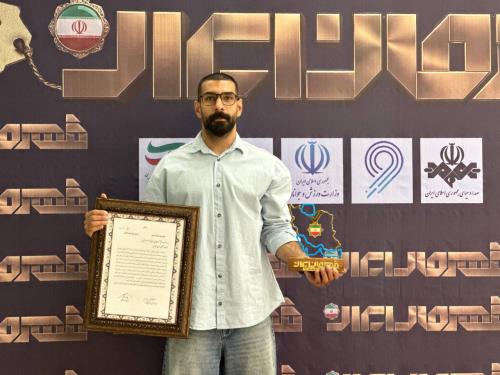 تقدير از صالح اباذري با اهداي «نشان جهان‌پهلوان تختي» در برنامه «قهرمان ايران»